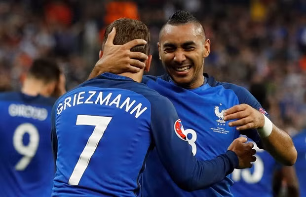 Dimitri Payet đã có 3 bàn thắng sau 5 trận đấu cùng ĐT Pháp, ngôi sao của West Ham đang cùng với người đồng đội Giroud chia nhau vị trí thứ hai trong cuộc đua đến chiếc giày vàng Euro 2016.