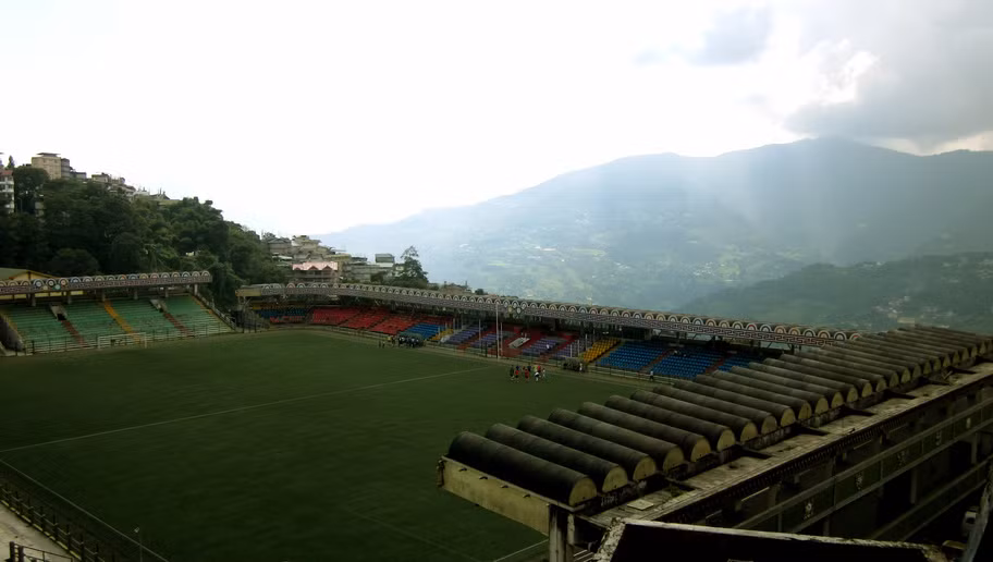 Sân Paljor (Ấn Độ) – Cheo leo vách núi