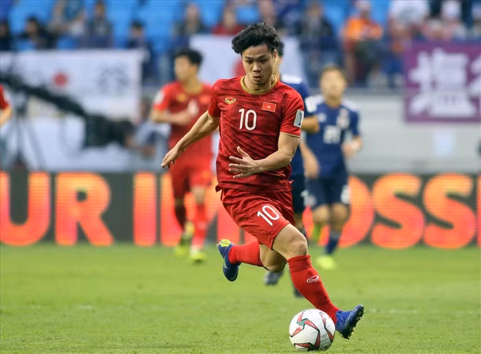 Công Phượng đã trải qua năm 2018 thành công với các cấp đội tuyển Việt Nam từ U23, Olympic cho tới đội tuyển. Những pha bóng làm náo loạn hàng phòng ngự của đối phương đã trở thành thương hiệu của chàng cầu thủ gốc Nghệ An này.