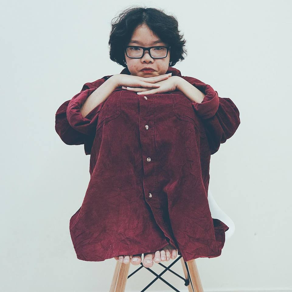 Theo tìm hiểu, Vũ Châu (SN 2000) hiện đang sinh sống và học tập tại TP HCM. Cô nàng này đã gây ấn tượng với nhiều người sau khi xuất hiện trong chương trình Giọng ải giọng ai với màn song ca của Trúc Nhân.