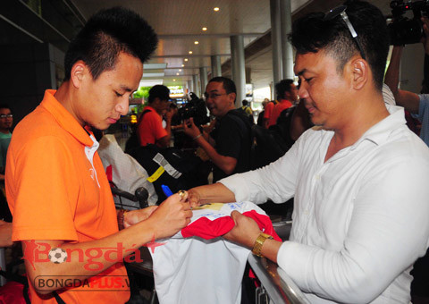 Tiền vệ Võ Huy Toàn nhận được sự quan tâm đặc biệt của nhiều CĐV.