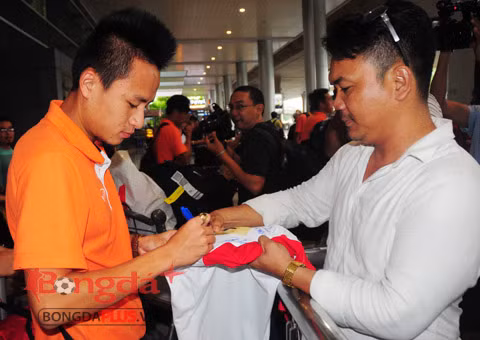 Tiền vệ Võ Huy Toàn nhận được sự quan tâm đặc biệt của nhiều CĐV.