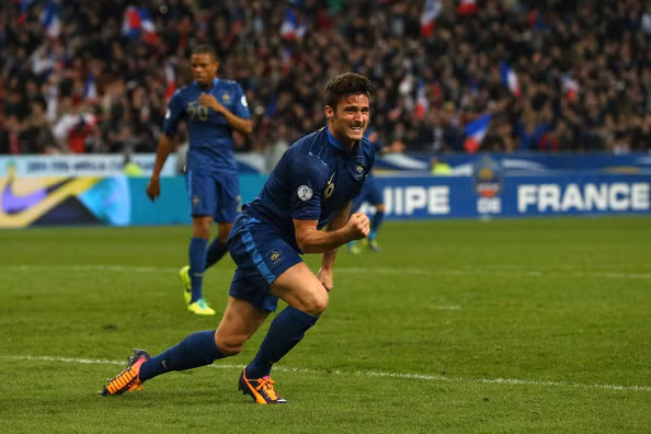 Olivier Giroud thường thì chỉ là sự lựa chọn dự phòng ở ĐT Pháp suốt nhiều năm qua nhưng ở thời điểm hiện tại, chân sút của Arsenal này đã sẵn sàng chiếm suất đá chính bởi phong độ rực sáng.