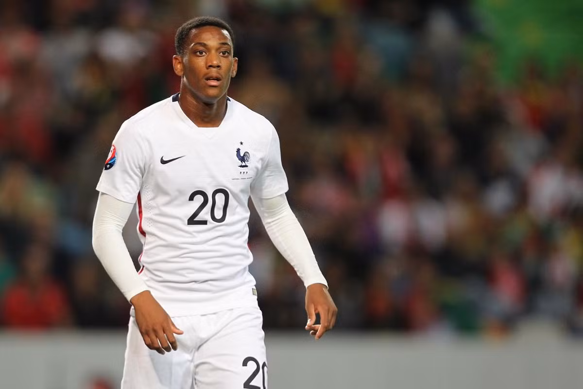 Anthony Martial là ngôi sao người Pháp sinh năm 1995 thuộc biên chế Man United. Dù mới chỉ thi đấu cho CLB thành Manchester từ đầu mùa giải 2015/2016 nhưng Martial đã cho thấy mình là viên ngọc sáng giá.