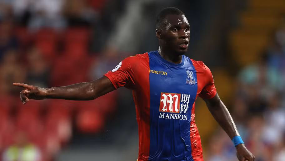 Sau thời gian thi đấu không thành công tại Liverpool, Christian Benteke đã chuyển tới Crystal Palace trong những ngày cuối của kỳ chuyển nhượng mùa hè giải Ngoại hạng Anh với giá 37 triệu euro, tuy nhiên theo nhiều chuyên gia đánh giá cầu thủ này chỉ đáng 28,2 triệu euro.