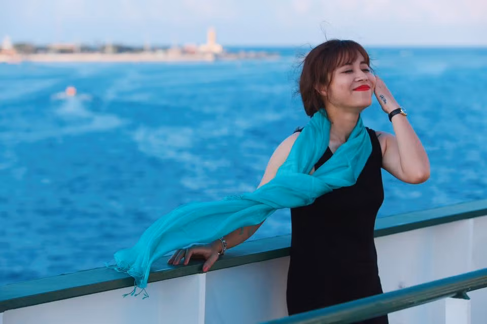 Tự do, bay bổng là những điều mà nữ MC VTV Hoàng Linh hướng tới trong cuộc sống của mình. Với cô những chuyến đi luôn mang đến màu sắc và cảm hứng rất riêng.