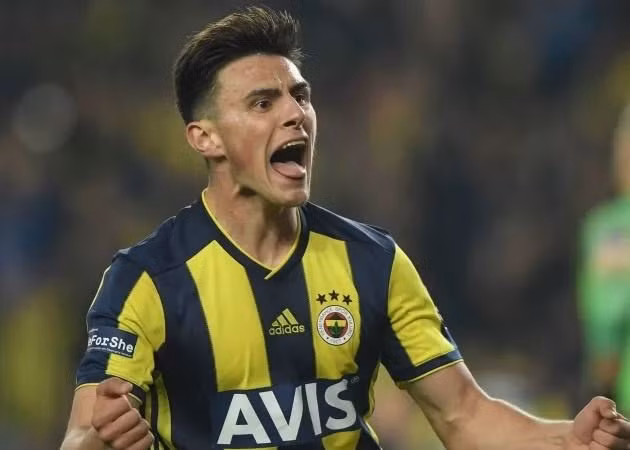 Các thông tin của buổi họp này chưa được công bố rộng rãi nhưng theo một tiết lộ quan trọng cho biết tiền vệ Fenerbahce, Eljif Elmas là mục tiêu được Napoli nhắm đến trong mùa hè này.