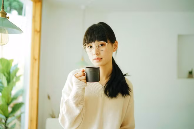 Cô nàng cũng rất chăm thay đổi phong cách từ dịu dàng, nữ tính đến mạnh mẽ, cá tính. Vì là người mẫu nên thần thái của Tiểu Thanh đúng là “không phải dạng vừa đâu”, làm người ta cứ muốn ngắm mãi.