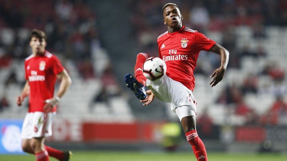 Theo tiết lộ từ tờ Sky Sport, Guardiola đã yêu cầu các tuyển trạch viên của Man City theo dõi sát sao Florentino Luis của CLB Benfica.