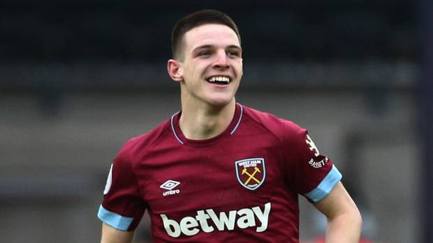Theo Express, MU chi 90 triệu bảng để đón Declan Rice về Old Trafford tháng 1/2020. Tiền vệ trẻ hiện thi đấu cho West Ham Utd là một phát hiện thú vị, được kỳ vọng sẽ giúp khu trung tuyến Quỷ đỏ thêm phần trẻ trung, sáng tạo và giàu sức chiến đấu.