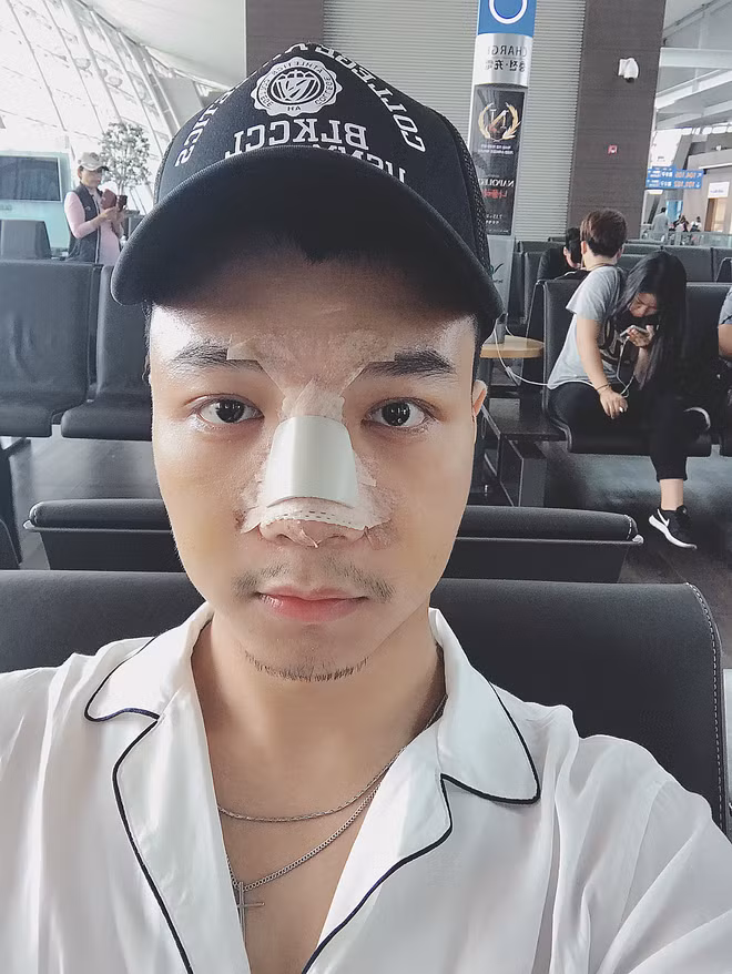 Nhìn cuộc sống sang chảnh, vẻ ngoài điển trai nam tính của Lâm ở thời điểm hiện tại, không nhiều người biết được quá khứ tủi hổ của anh khi có vẻ ngoài xấu xí.