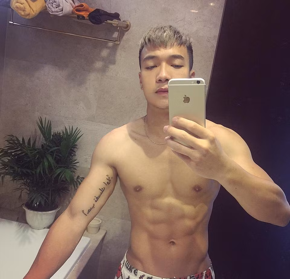 Cùng ngắm nhìn hình thể cực chất và khuôn mặt đầy nam tính sau khi phẫu thuật thẩm mỹ của chàng trai Lạng Sơn mang trên Tùng Lâm. Ảnh trong bài: Facebook nhân vật.