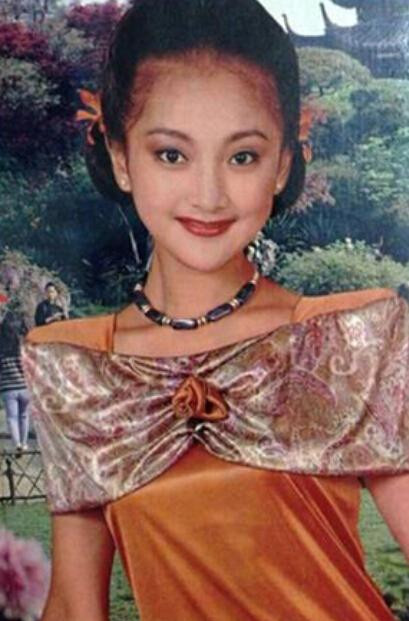 Dễ nhận thấy vẻ hồn nhiên và thuần khiết của Châu Tấn khi ở tuổi vị thành niên.