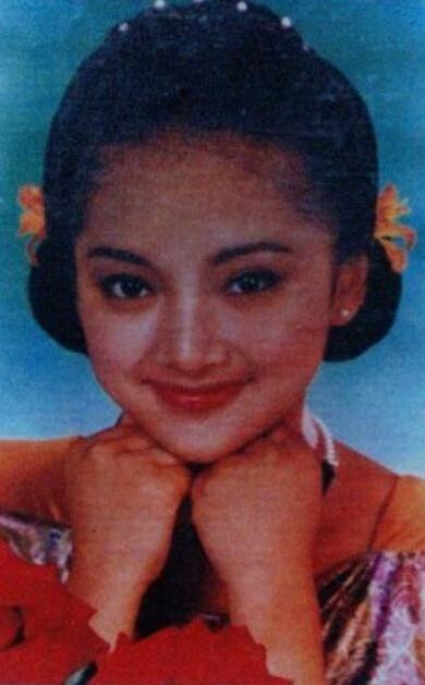 Châu Tấn là người mẫu ảnh lịch nổi tiếng ở Trung Quốc đầu thập niên 90.