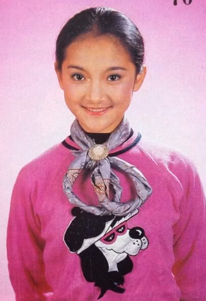 Nhờ gương mặt xinh xắn và ăn ảnh giúp Châu Tấn trở thành Nữ hoàng ảnh lịch một thời.