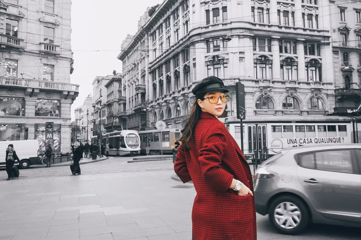 Theo như tiết lộ của Ngọc Trinh, chuyến đi này họ cùng nhau tham dự Milan Fashion Week và sẽ là những khách mời đặc biệt tại Dsquared2.