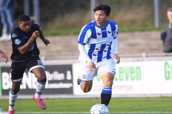 Dat niem tin vao Doan Van Hau, HLV SC Heerenveen nhan trieu like tu fan Viet