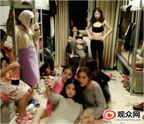 Những cuộc tụ tập, ăn chơi với bạn bè cũng được diễn ra tại căn phòng này.