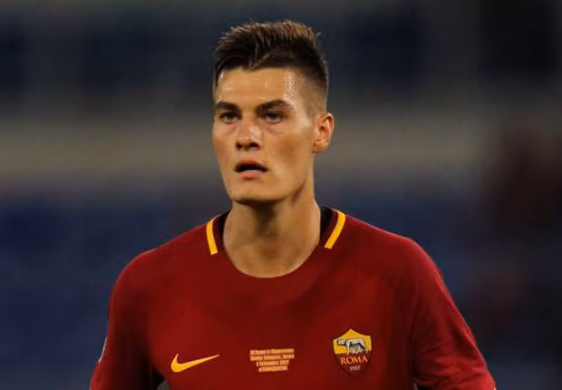 Sao Roma thả thính M.U: Theo tin chuyển nhượng bóng đá mới nhất từ tờ Calcio, tiền đạo Patrick Schick mới đây đã bất ngờ bày tỏ mong muốn được thi đấu cho những đội bóng lớn như M.U hay Real Madrid trong tương lai. Patrik Schick là một trong những tài năng trẻ được đánh giá rất cao của châu Âu vào thời điểm này. Có nhiều người từng nhận định Patrik Schick là một phiên bản mới của tiền đạo tài hoa Ibrahimovic. Ảnh: Calcio