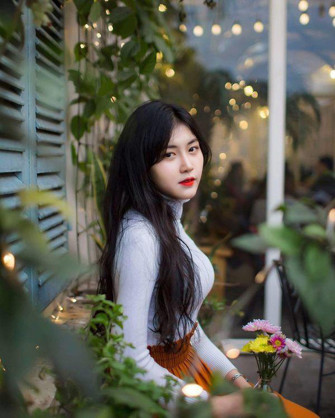 Không chỉ có ngoại hình xinh đẹp, cư dân mạng còn phát hiện ra nữ sinh Bưu chính Viễn thông này còn tập võ, thậm chí đến trình độ "thượng thừa".