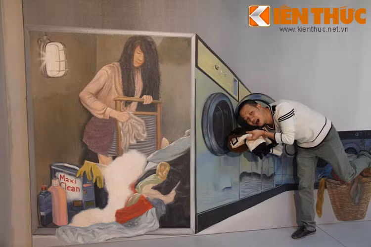 Bên cạnh đó, thế giới tranh 3D lần này còn có sự xuất hiện của những chú Minions, quả trứng khổng lồ hoặc uống cafe theo phong cách chẳng giống ai.