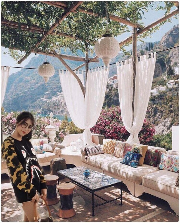 Bức hình có tâm nhất là đây khi cô gái này xuất hiện ở phong cảnh khá sang chảnh.