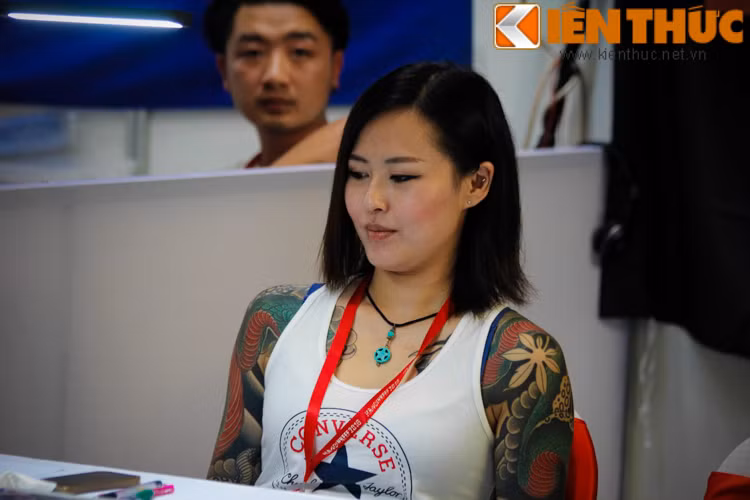 Bên cạnh đó, Hanoiink Fes 2016 cũng là nơi mà các nghệ sĩ xăm trong nước nhờ những đường kim, khối hình để thi thố tài năng của mình với các thợ xăm đến từ các quốc gia khác như Nhật Bản, Trung Quốc, Đài Loan hay Thái Lan.