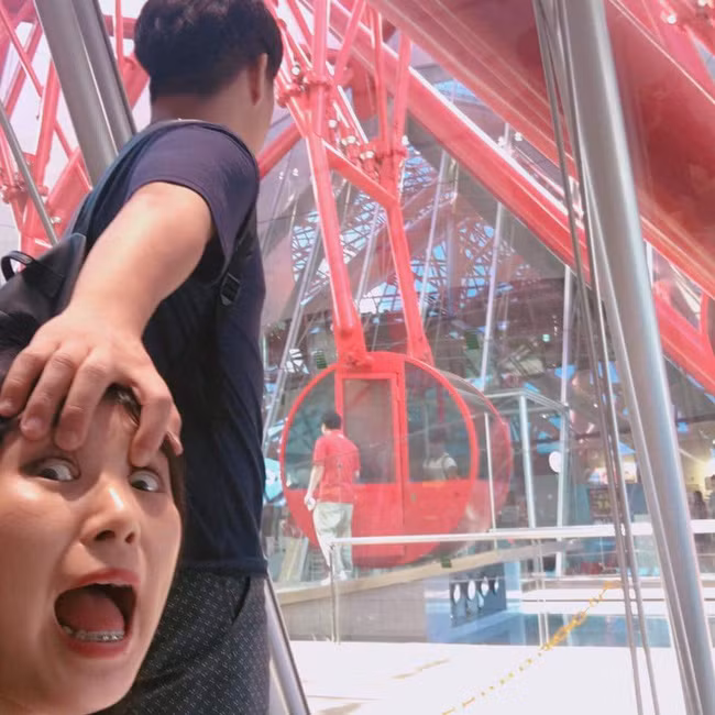 Cùng thưởng thức bộ ảnh Follow Me theo phong cách kì dị của cặp đôi đến từ Hàn Quốc. Ảnh sử dụng trong bài: Instagram nhân vật.