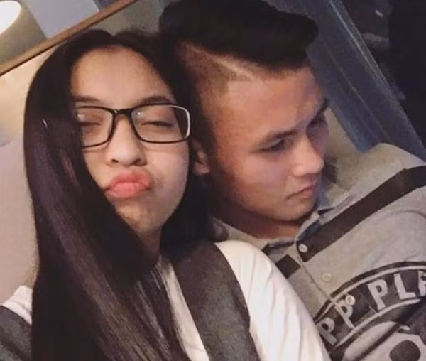 Ngắm nhìn những bức ảnh tình tứ của cầu thủ U23 Việt Nam Nguyễn Quang Hải bên cạnh người yêu khiến các cô gái sẽ phải buồn rầu và có phần khá ghen tỵ. Ảnh sử dụng trong bài: FBNV.