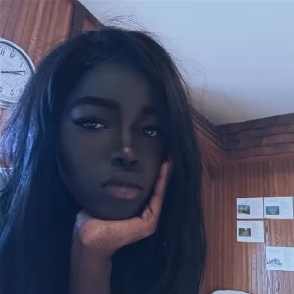 Mặc dù chưa rõ danh tính chính xác, tuy nhiên sự đặc biệt từ nước da của mình đã giúp cho tài khoản Instagram của Black Hannah Montana đã có hơn 156.000 người theo dõi.