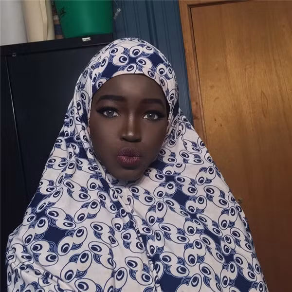 Trước khi Black Hannah Montana xuất hiện, cộng đồng mạng đã từng một phen chao đảo trước làn da đen tuyền của cô nàng người mẫu Senegal có tên Khoudia Diop.