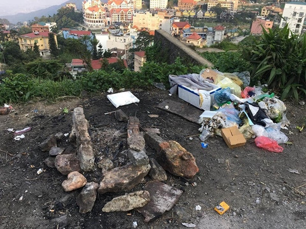 Lâu nay, các dân phượt vẫn luôn vấp phải nhiều định kiến của số đông chỉ vì một số cá nhân khi đi phượt đã có những hành vi vô ý thức trên đường như xả rác, ngủ ven đường, nẹt bô quấy phá người dân.