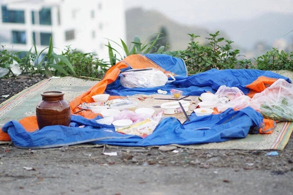 Đặc biệt, mới đây một nhóm dân phượt xả rác ở Tam Đảo đã để lại nguyên những tàn dư sau cuộc ăn chơi khiến nhiều người ngán ngẩm vì ý thức của một bộ phận phượt thủ vẫn chẳng hề được nâng cao.