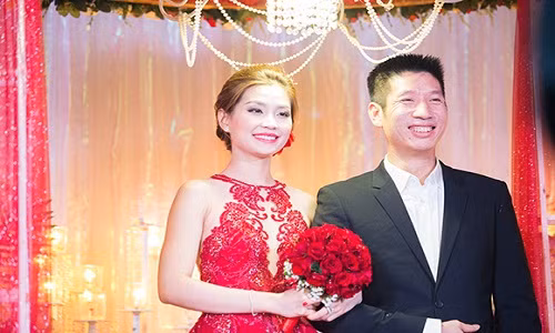 Chong dai gia bat ngo khi A hau Diem Trang mang bau-Hinh-2