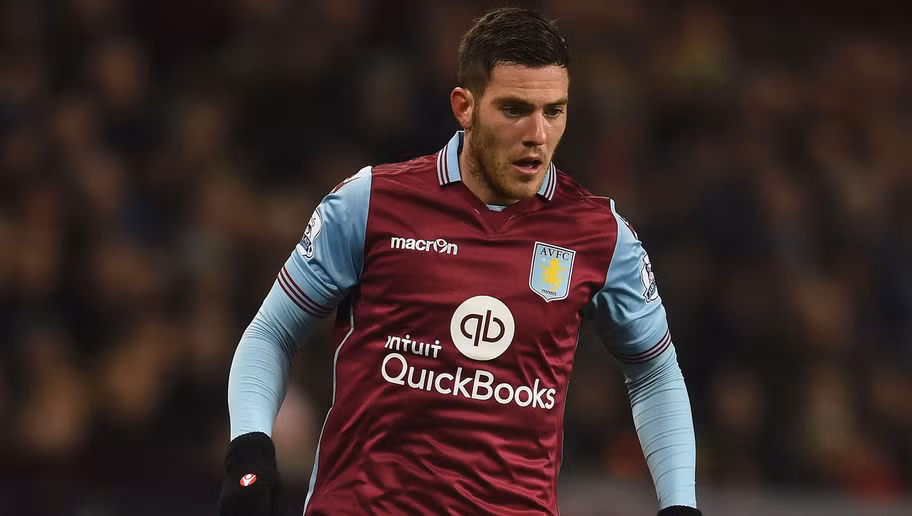 Việc từ chối Leicester City để gia nhập Aston Villa có lẽ là quyết định khiến Veretout hối hận cả đời. Bởi hai đội bóng này đã có hai số phận trái ngược nhau, Leicester City thì lên ngôi vô địch một cách xứng đáng, còn Aston Villa nơi Veretout chỉ ra sân được đúng 21 lần thì ngậm ngùi xuống hạng.