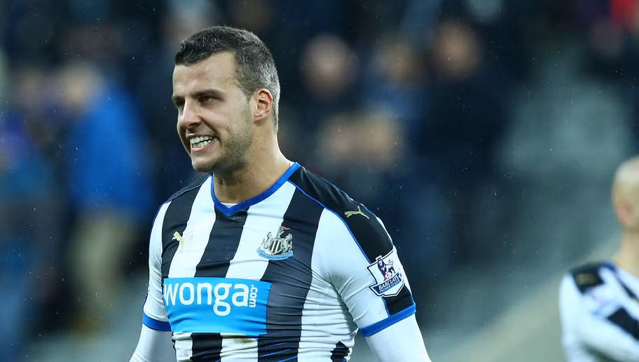 Steven Taylor là trung vệ của Newcastle kết thúc mùa bóng tệ hại của mình với việc xuống hạng cùng với Aston Villa. Taylor ra sân chính thức đúng 8 trận duy nhất trong cả mùa giải, nhưng số bàn thua mà Newcastle phải đón nhận khi có anh này trên sân lên đến 16 bàn.