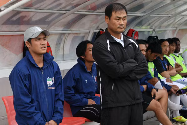 Đặc biệt khi đội bóng Gangwon FC của HLV Choi Yoon Gyum vừa giành quyền lên chơi tại giải đấu cao nhất của Hàn Quốc là K-League Classic sau khi vượt qua vòng đấu play-off. Ảnh: Báo Gia Lai.