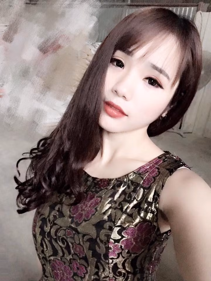 Cách đây 2 năm, khi trào lưu cover nhạc trên mạng bắt đầu thịnh hành trong giới trẻ, My Sushi đã cũng mày mò tự tìm hiểu cách quay, thu âm giọng hát. Sau đó đăng tải những bản cover của mình lên trang cá nhân nhằm thỏa mãn niềm đam mê. “Tâm sự với người lạ” là bài hát mà My Sushi rất yêu thích bởi nó đúng với tâm trạng của cô. Tuy quay vội vàng chỉ duy nhất một lần, thậm chí trong lúc hát cô gái này nhiều lần rơm rớm nước mắt vì xúc động khiến giọng hát không được hoàn hảo nhất.