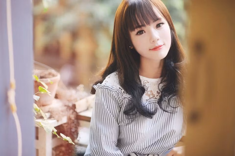 Bằng khuôn mặt, thân hình nuột nà và đặc biệt là khả năng hát cover bằng nhiều thứ tiếng... mà cô hot girl 9X có nickname My Sushi khiến dân mạng chết mê thời gian gần đây.