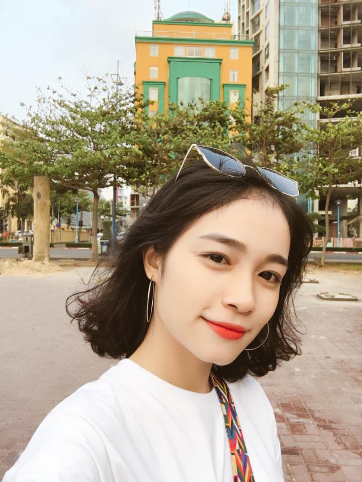 Nữ sinh 9X Bình Dương được nhắc tới với màn "dậy thì thành công" mới đây đó là Nguyễn Thị Ngọc Huyền (sinh năm 1998), hiện cô bạn này đang học trường THPT Bình An, Bình Dương.