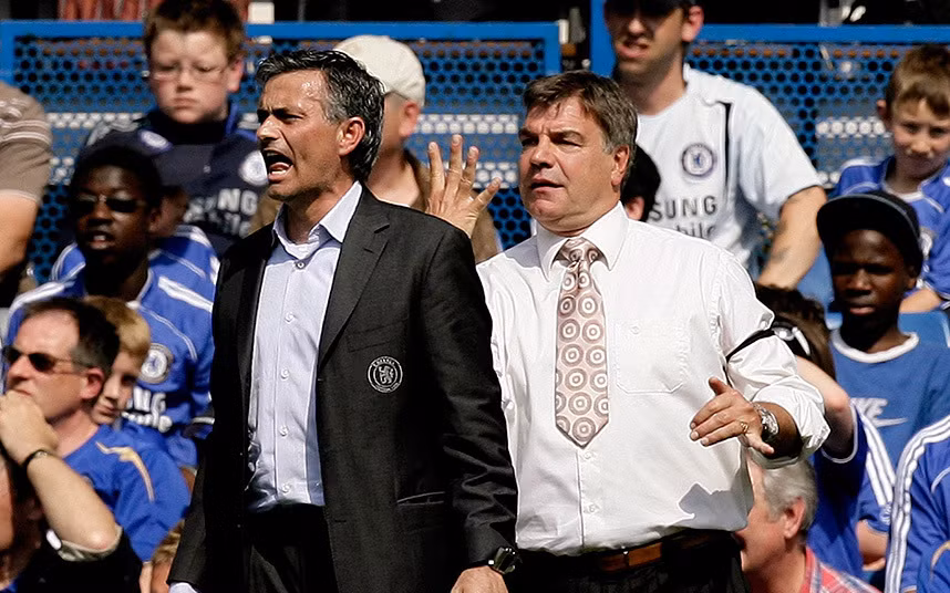 Trong trận hòa 0-0 của Chelsea trước Tottenham vào năm 2014, Mourinho cho rằng Tottenham đã mang hẳn một chiếc xe buýt đặt trước khung thành của họ và như vậy là hoàn toàn không đẹp chút nào. Mourinho nói: "Premier League không phải giải đấu hay nhất hành tinh mà nó là cuộc chiến để húc đổ bức tường”.