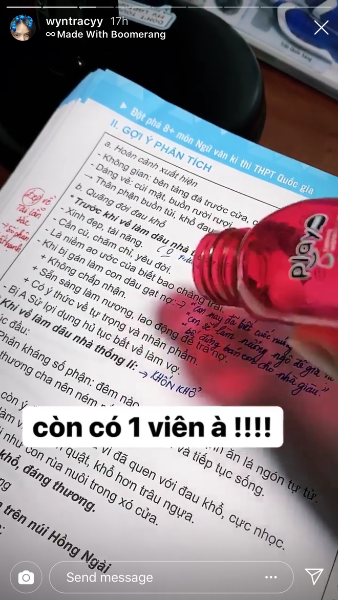 Ngọc Quỳnh là girl xinh 2001 từng nổi tiếng vì gương mặt trẻ con cực dễ thương. Cô bạn này cũng chuẩn bị bước vào kì thi THPT Quốc gia.