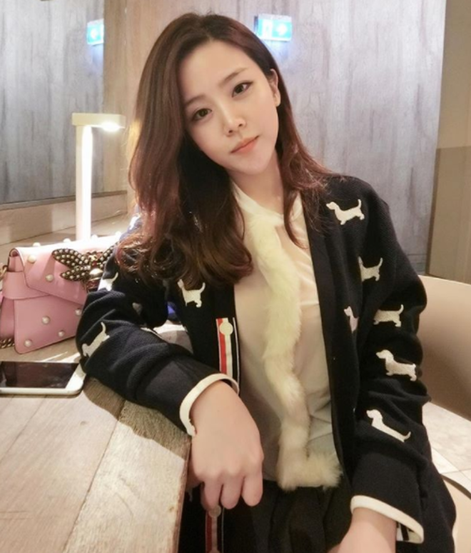 Trong tất cả những khoảnh khắc đăng tải lên MXH, người ta chưa từng thấy Thoại Liên chụp ảnh cùng chàng trai nào. Chính vì vậy nên rất nhiều người tin rằng cô gái này hiện vẫn còn đang trong tình trạng độc thân vui tính.