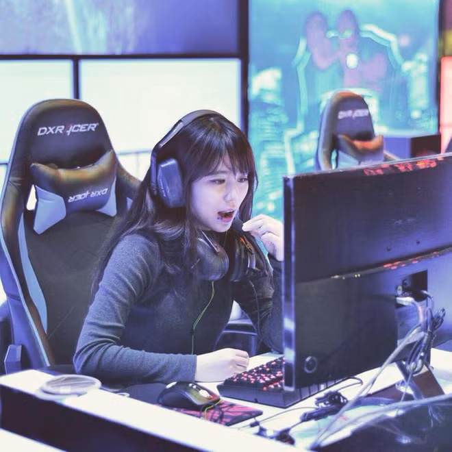 Dù chỉ mới xuất hiện tại TalkTV, hot girl streamer MisThy đã trở thành một trong những streamer có tiếng nhất nhì Việt Nam với việc đạt mốc 1 triệu lượt xem.