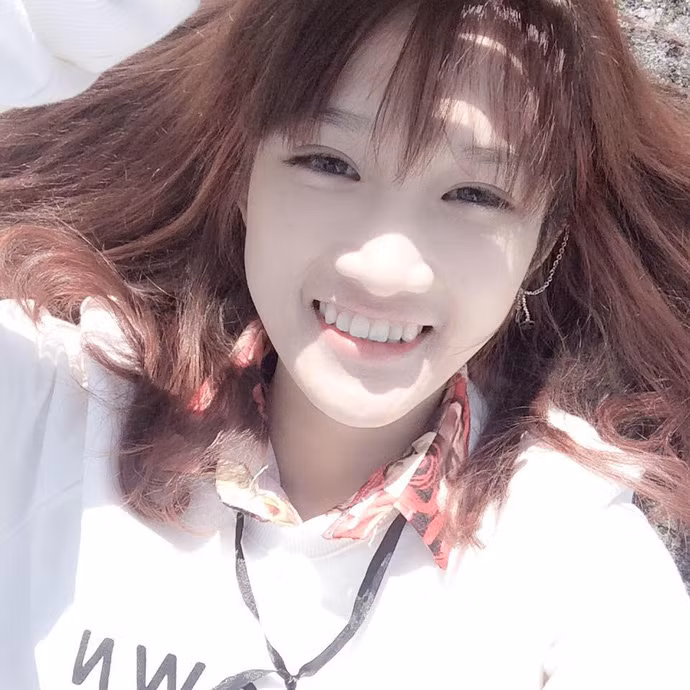 Nổi bật trong cộng đồng Liên Minh Huyền Thoại Việt Nam, chỉ vài chục giây xuất hiện trên màn ảnh đủ để nhiều fan hâm mộ không thể quên được Ellie Lâm.