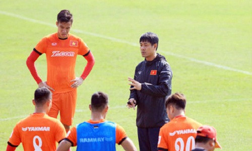 Quyet dinh “la” cua HLV truong DTQG Viet Nam truoc ngay len duong