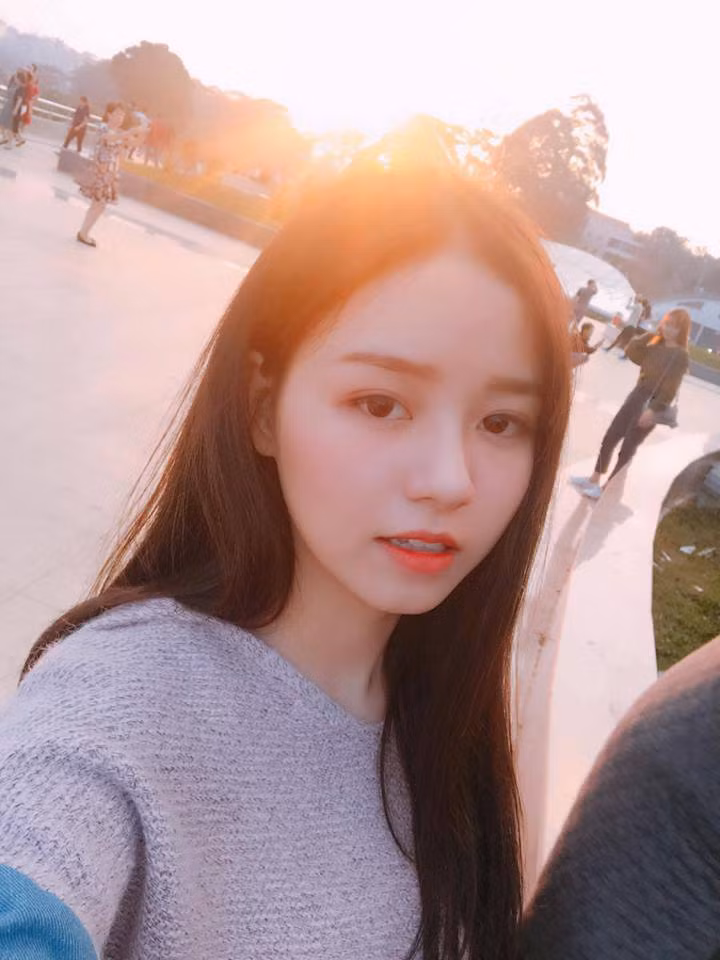 Nữ sinh khoa IT của trường ĐH Công nghệ Thực phẩm TP HCM có tên khá lạ là Hồ Hạ (SN 1997) đến từ Biên Hòa.