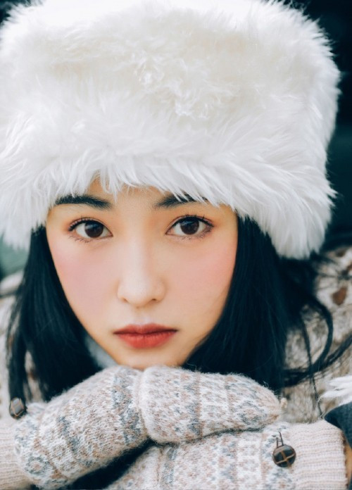 Một vẻ đẹp rất mộc mạc và không cần son phấn Khai Nha thu hút người ngắm ngay từ cái nhìn đầu tiên.