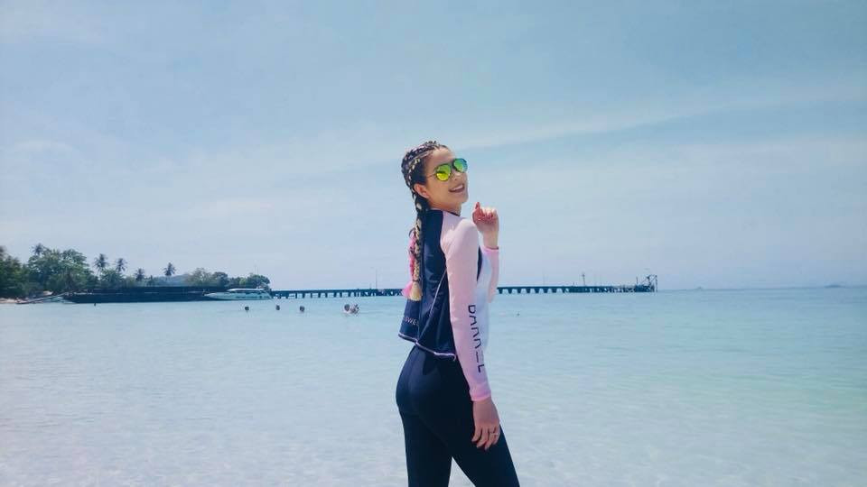 Bên cạnh đó, cũng có một số ý kiến cho rằng dù trở thành đối tượng bàn luận của công chúng song Thu Hằng lại không phải người quyết định mặc gì lên sóng mà đây là tạo hình được xây dựng bởi cả ê kíp chương trình.