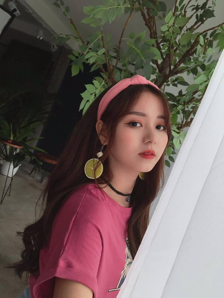 Trong thời gian tới, Hồng Hạnh cho biết cô bạn sẽ cố gắng hoàn thành chương trình để tốt nghiệp, đồng thời trau dồi kỹ năng ở lĩnh vực mẫu ảnh.